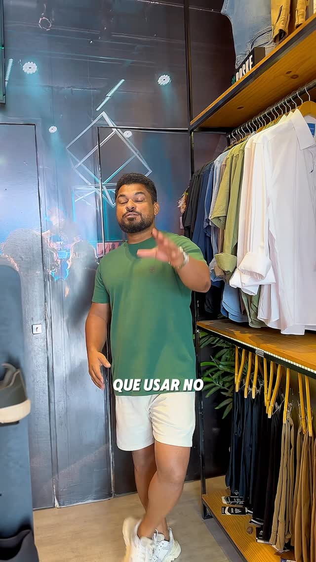 Camiseta Básica Verde Bordada